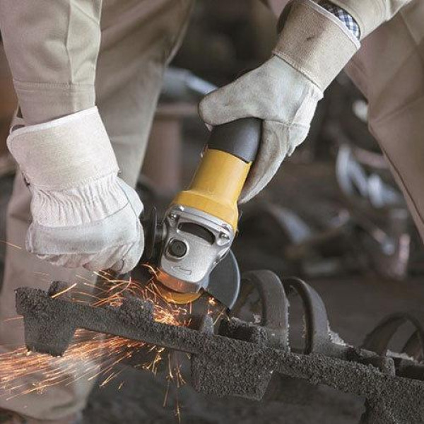 Угловая шлифмашина STANLEY  900Вт 11000 об/мин. диск 125мм STGS9125-TR