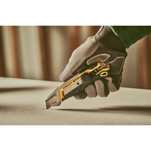 Ніж сегментне лезо 18 мм STANLEY "FatMax" Integrated Snap Knife гвинтовий фіксатор FMHT10592-0