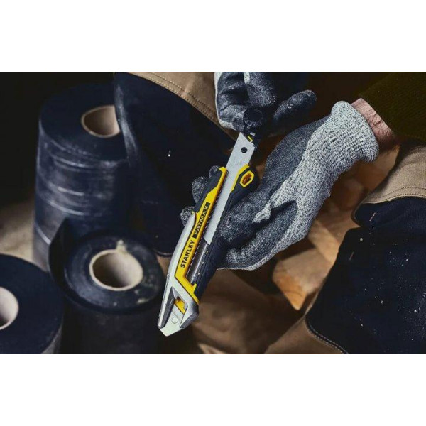 Ніж сегментне лезо 18 мм STANLEY "FatMax" Integrated Snap Knife гвинтовий фіксатор FMHT10592-0