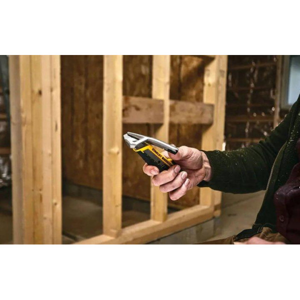 Ніж сегментне лезо 18 мм STANLEY "FatMax" Integrated Snap Knife гвинтовий фіксатор FMHT10592-0